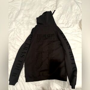Taylor Swift London Eras Tour hoodie  never worn.